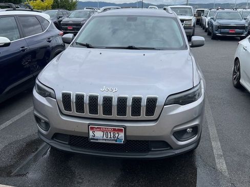Used 2019 Jeep Cherokee Latitude w/ Cold Weather Group AWD/4WD image 2