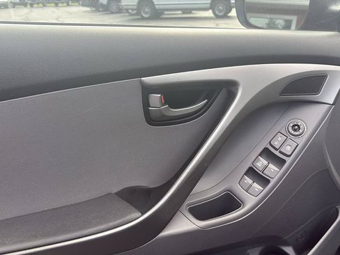 Used 2013 Hyundai Elantra GLS FWD image 9