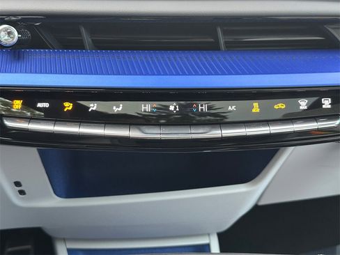 New 2026 Cadillac Optiq Luxury 2 image 28