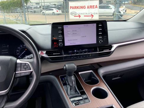 Used 2021 Toyota Sienna LE image 6