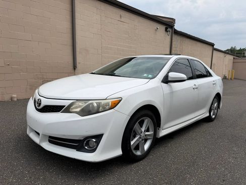 Used 2012 Toyota Camry SE FWD image 3