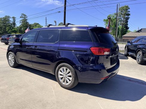 Used 2018 Kia Sedona EX FWD image 6