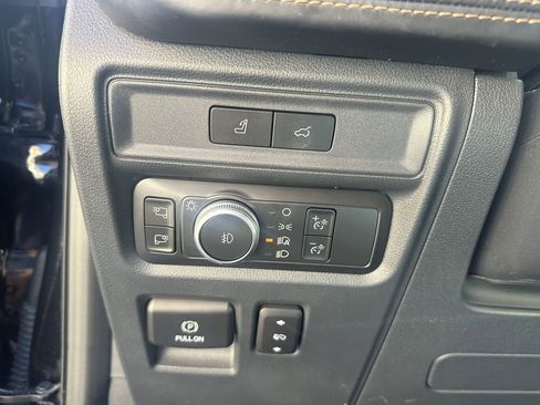 Used 2022 Ford Expedition Platinum image 17