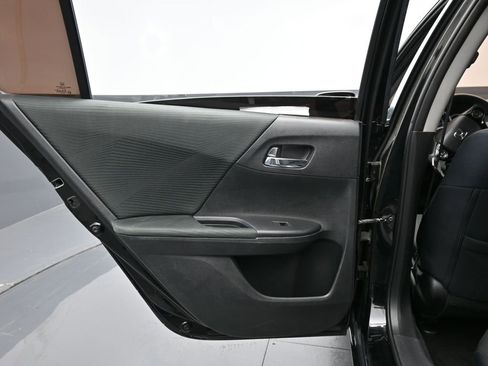 Used 2016 Honda Accord LX image 34