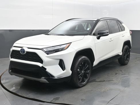 Used 2022 Toyota RAV4 XSE image 4