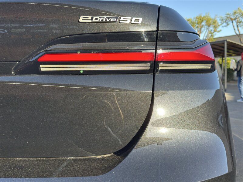 Used 2025 BMW i7 eDrive50 w/ M Sport Package RWD image 15