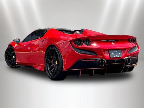 Used 2022 Ferrari F8 Tributo RWD image 4