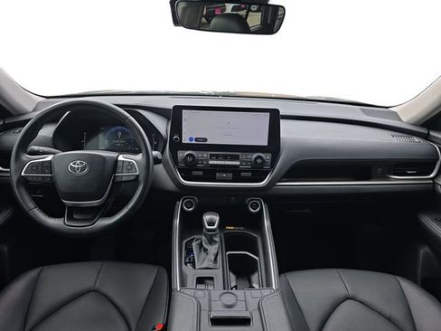 Certified 2024 Toyota Grand Highlander XLE image 9