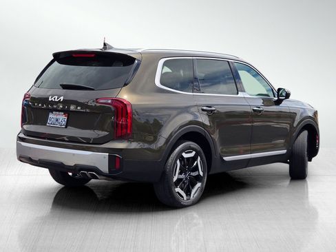 Used 2023 Kia Telluride S FWD image 4