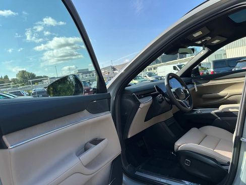 New 2025 Volvo EX90 Plus image 21