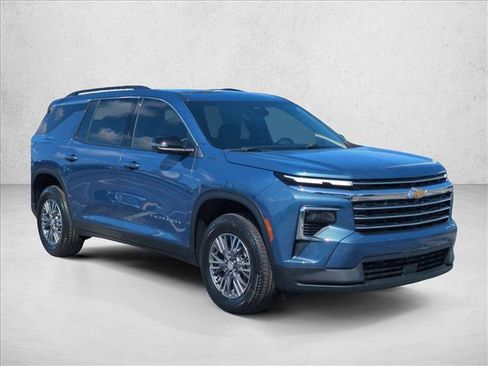 New 2026 Chevrolet Traverse LT w/ Driver Confidence Package FWD image 7
