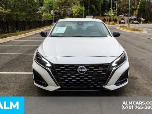 Used 2025 Nissan Altima 2.5 SR FWD image 10