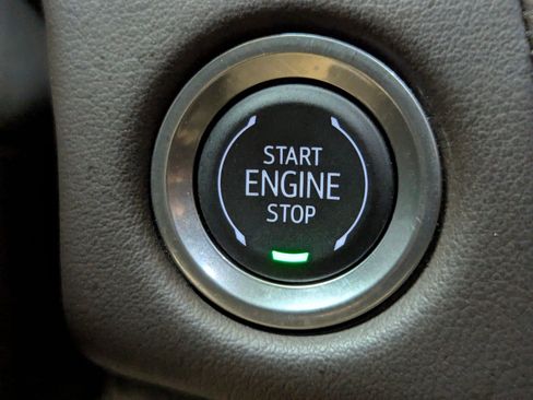 Used 2024 Chevrolet Suburban LT image 29