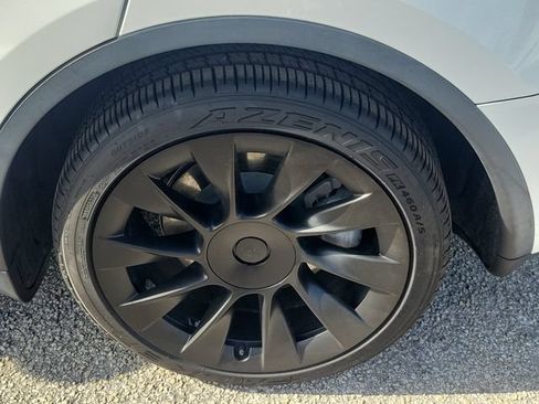 Used 2020 Tesla Model Y Long Range AWD/4WD image 7
