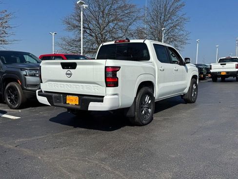 New 2025 Nissan Frontier SV w/ SV Convenience Package image 3