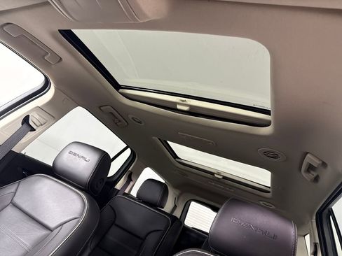 Used 2023 GMC Acadia Denali w/ Denali Ultimate Package image 18