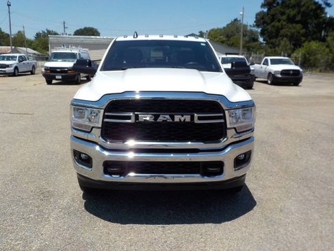 Used 2022 RAM 2500 Tradesman w/ Chrome Appearance Group AWD/4WD image 9
