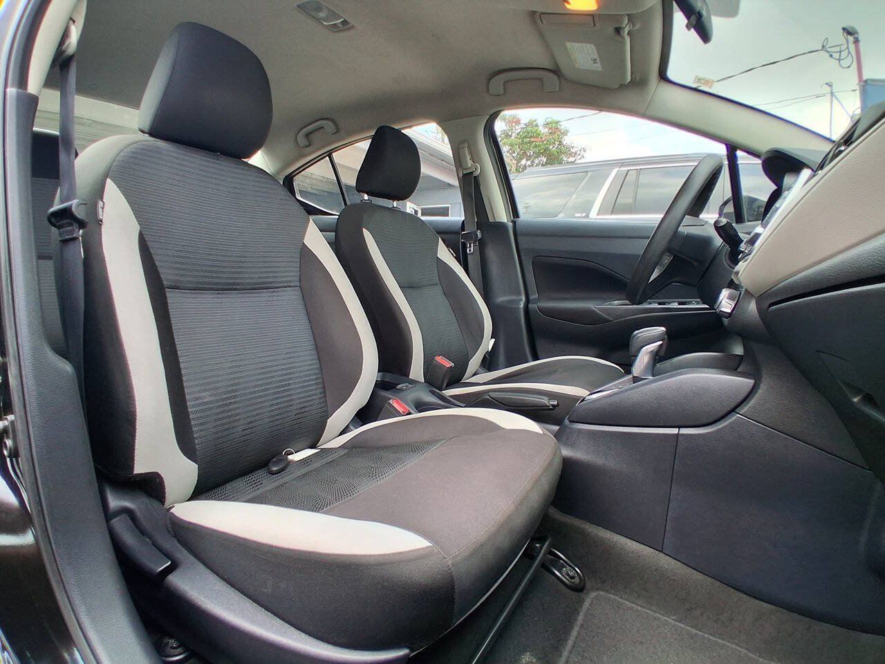 Used 2021 Nissan Versa SV FWD image 21