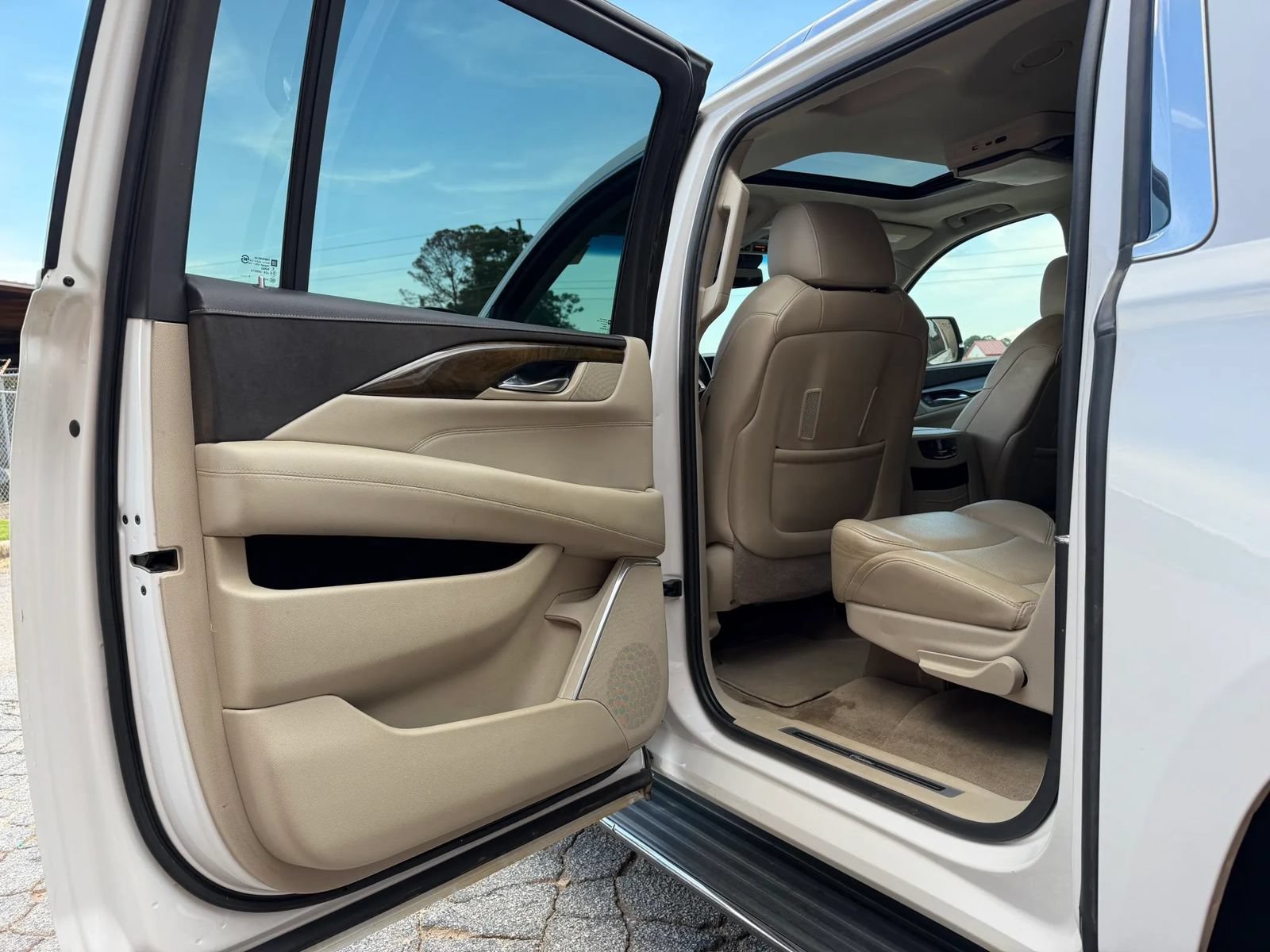 Used 2018 Cadillac Escalade ESV Luxury RWD image 18