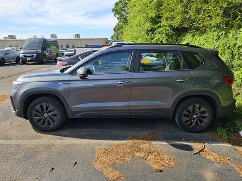 Used 2022 Volkswagen Taos S image 11