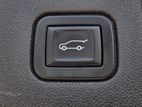 Used 2018 Chevrolet Equinox Premier FWD image 10