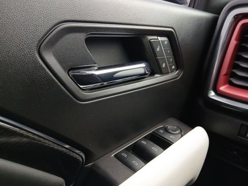 Used 2024 GMC Canyon AT4X w/ AT4X AEV Edition image 19