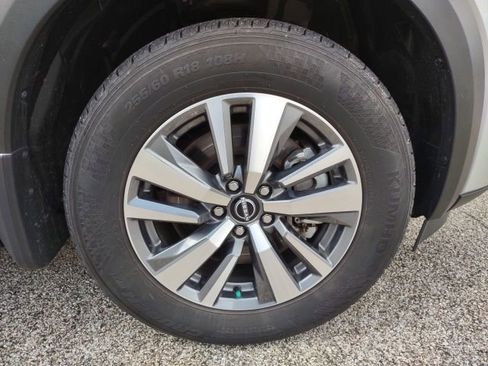 Used 2025 Nissan Pathfinder SL AWD/4WD image 26