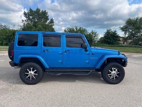 Used 2015 Jeep Wrangler Unlimited Sahara w/ Max Tow Package AWD/4WD image 2