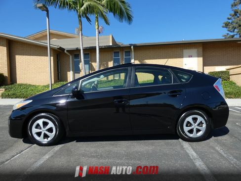 Used 2014 Toyota Prius Four w/ Solar Roof Package FWD image 14