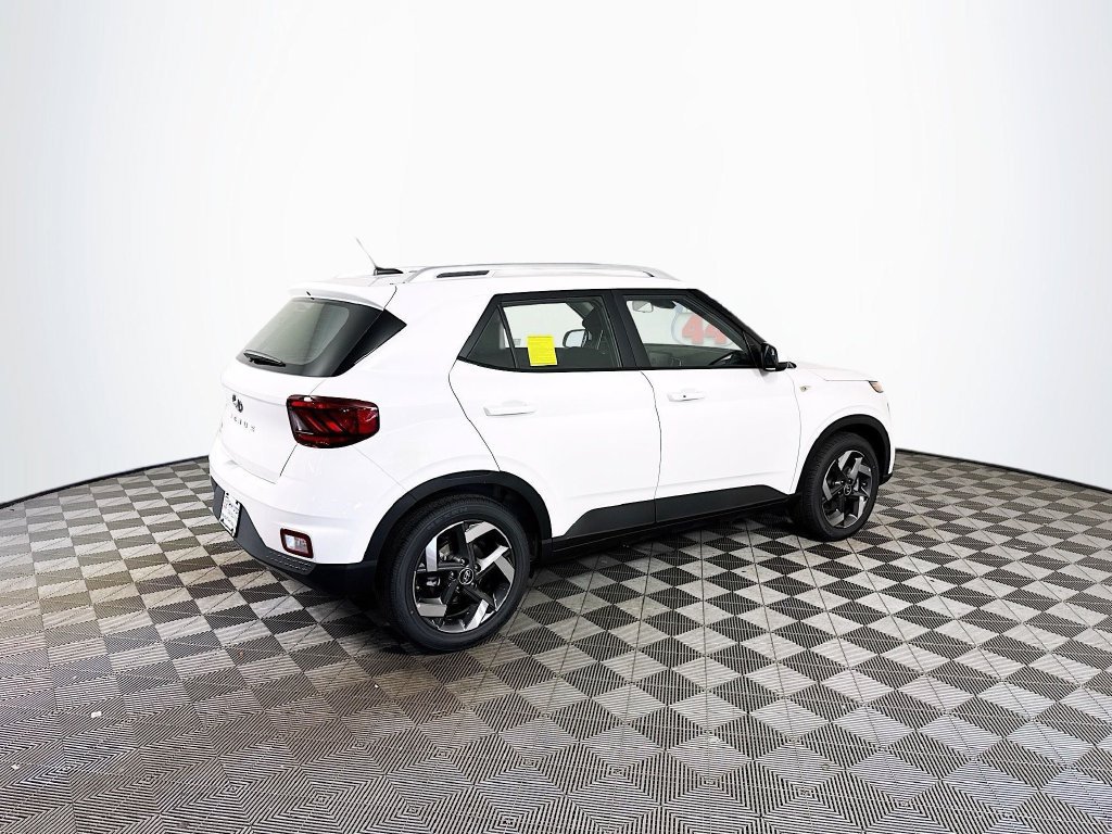 Used 2025 Hyundai Venue SEL FWD image 8