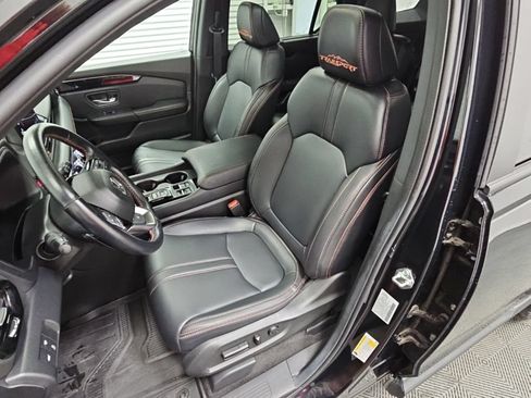 Used 2025 Honda Pilot TrailSport image 27