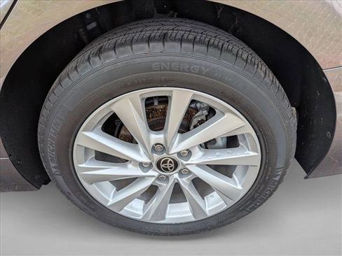 Used 2021 Toyota Camry LE image 23
