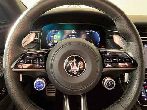 Used 2024 Maserati Grecale Trofeo image 11