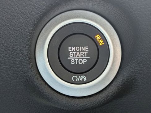 New 2025 Chrysler Voyager LX image 31