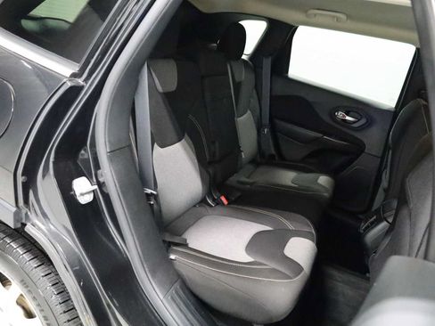 Used 2014 Jeep Cherokee Latitude w/ Cold Weather Group FWD image 34