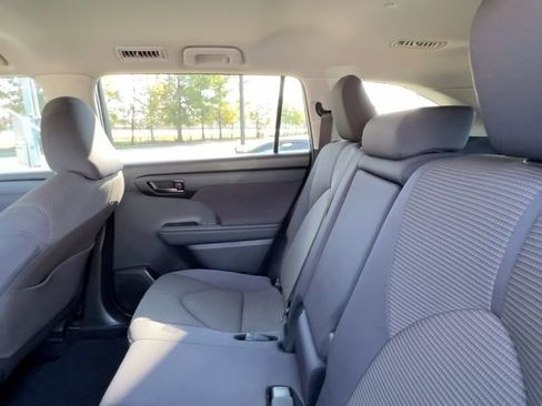 Used 2024 Toyota Highlander LE image 36