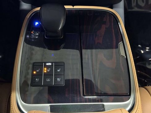 Used 2024 Lexus LS 500 AWD w/ Interior Upgrade Package image 19