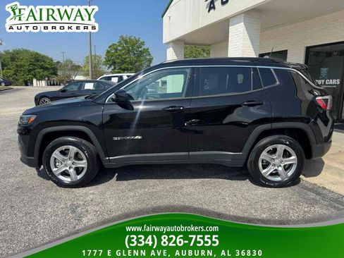 Used 2023 Jeep Compass Latitude w/ Sun and Sound Group image 9