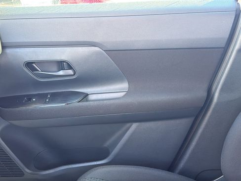 Certified 2025 Nissan Kicks S image 18