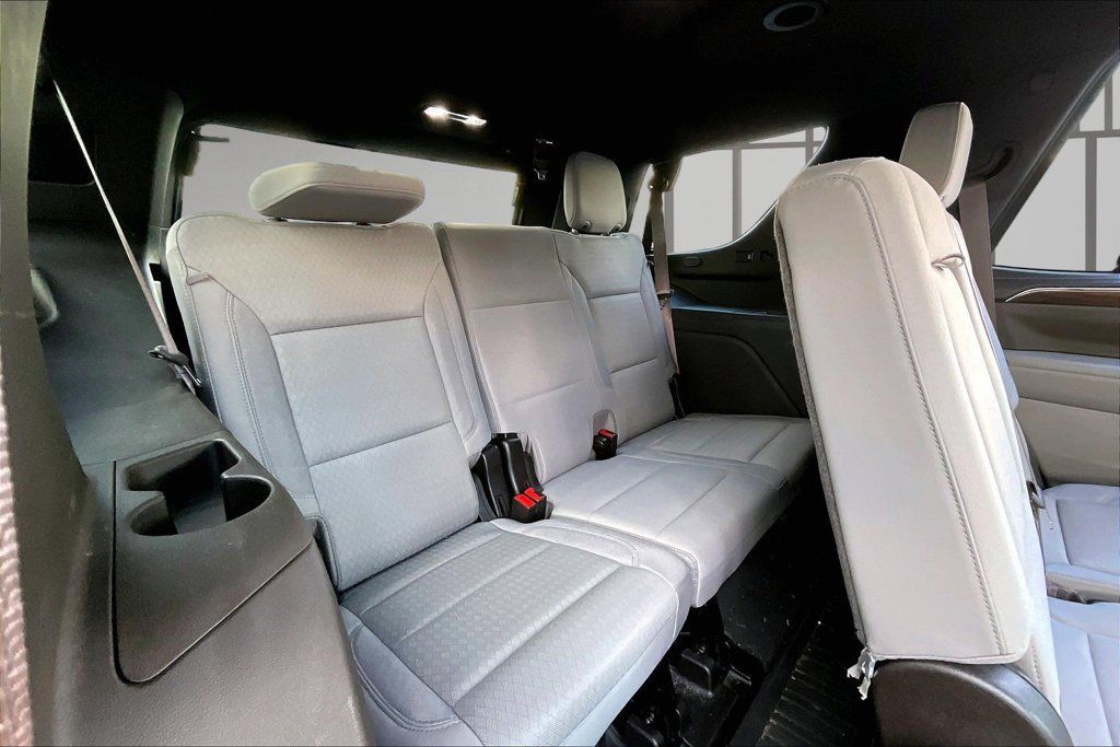 Used 2024 GMC Yukon SLE w/ Gmc Pro Safety Plus Package AWD/4WD image 28
