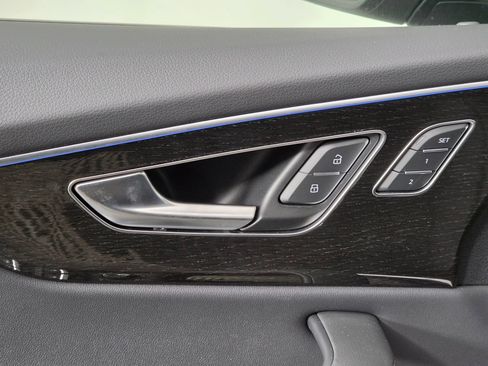 New 2026 Audi SQ7 Prestige AWD/4WD image 18