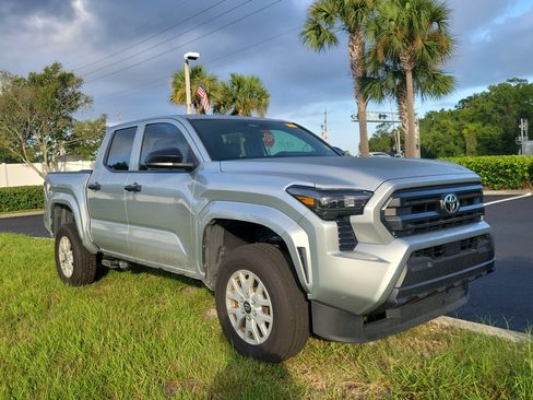 Used 2025 Toyota Tacoma SR RWD image 9