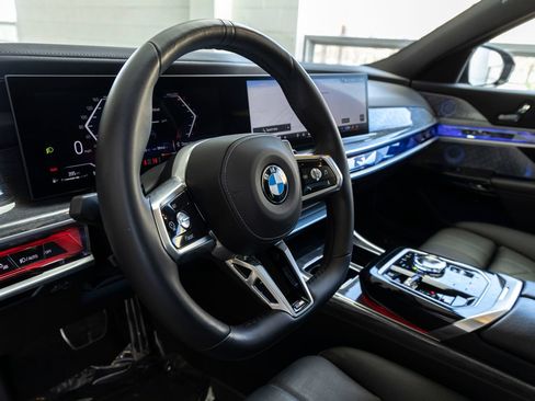 Used 2025 BMW 740i RWD image 17