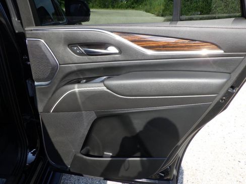 Used 2021 Cadillac Escalade Premium Luxury AWD/4WD image 19
