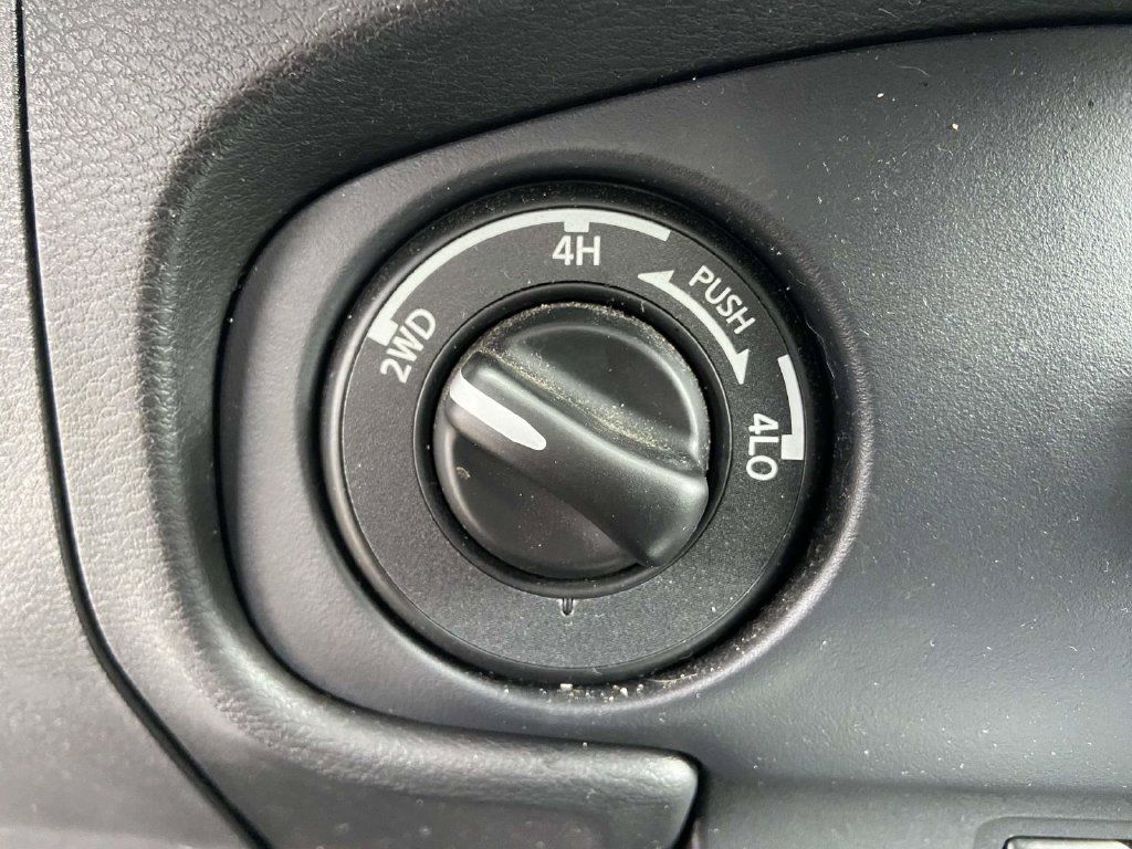 Used 2024 Nissan Frontier SV w/ Technology Package AWD/4WD image 18