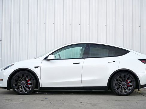 Used 2023 Tesla Model Y Performance image 9