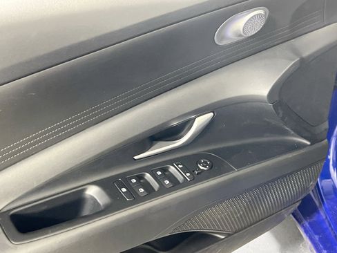 Used 2023 Hyundai Elantra SEL image 17