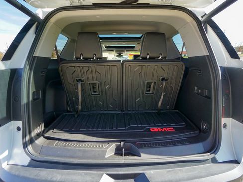 Used 2023 GMC Acadia SLT w/ Elevation Edition image 38