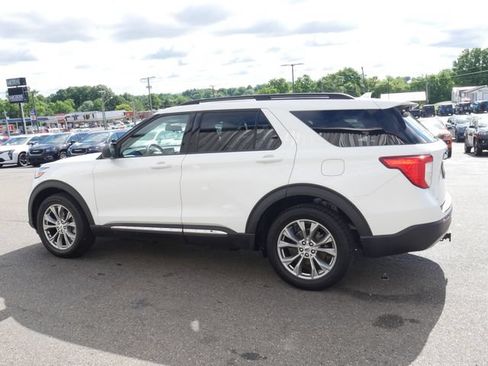 Used 2022 Ford Explorer XLT w/ Equipment Group 202A AWD/4WD image 10