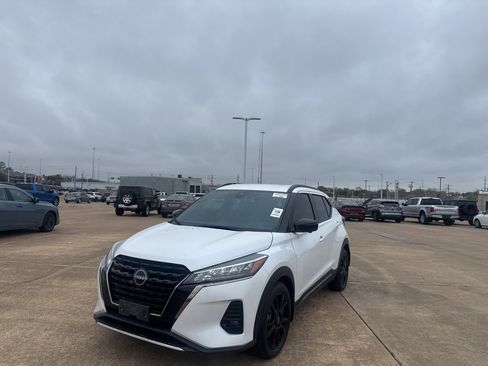 Certified 2023 Nissan Kicks SR w/ SR Premium Package image 6